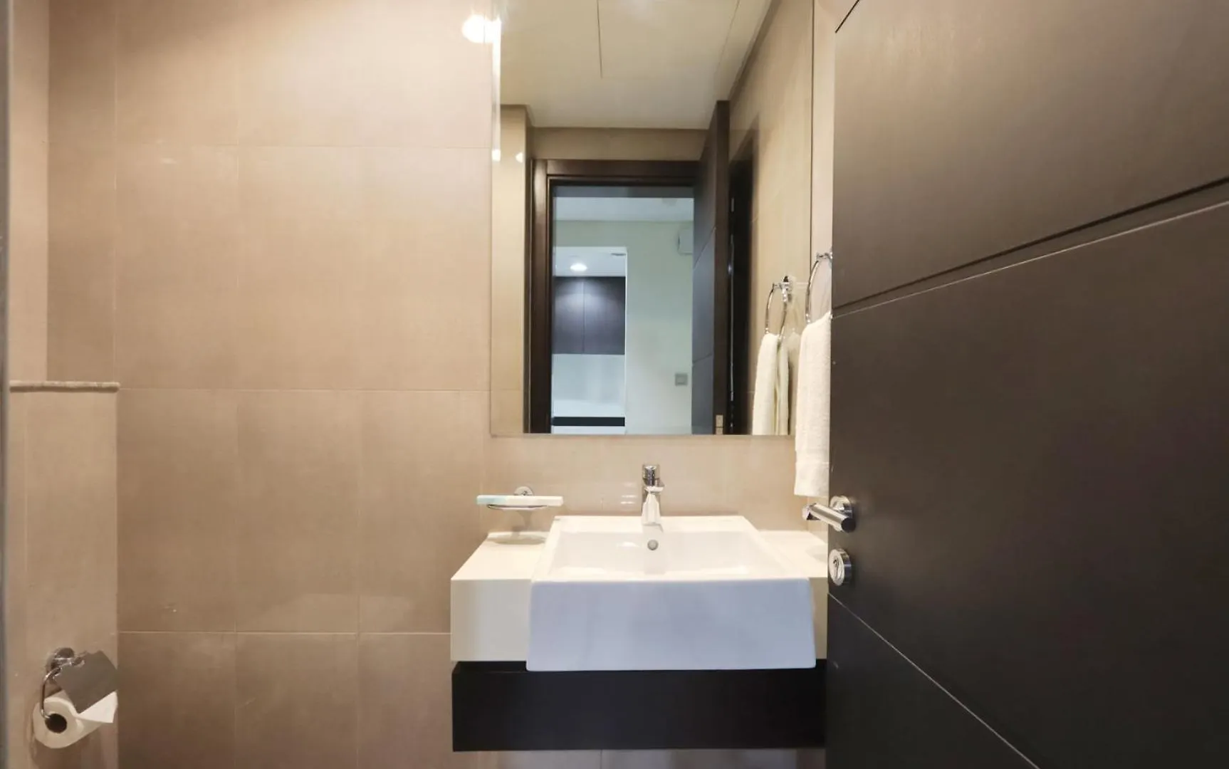 Livbnb Suites - Modern 1 Bed In Merano Tower Dubai Appartement